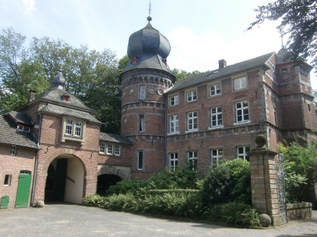 Korschenbroich-Glehn : Haus Glehn, die Wasserburg Haus Glehn auch Fleckenhaus genannt wurde im Stil der niederländischen Renaissance erbaut.